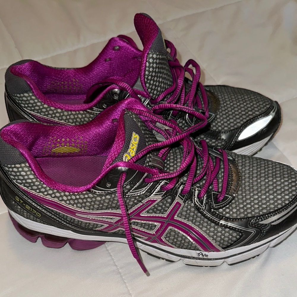 Asics Black and Pink Athletic Shoes with Breathable Mesh and Supportive Overlays